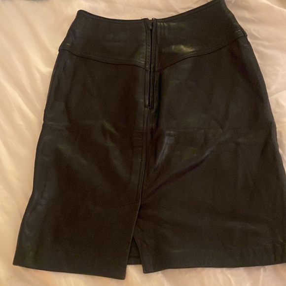 Black 100% soft leather skirt - Picture 2 of 8